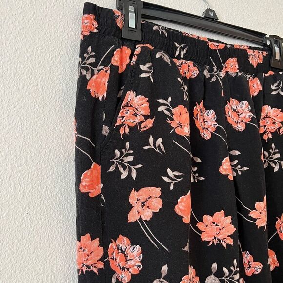 GNE Women's Floral Rayon Pull On Capri Black Size Small - Picture 5 of 6